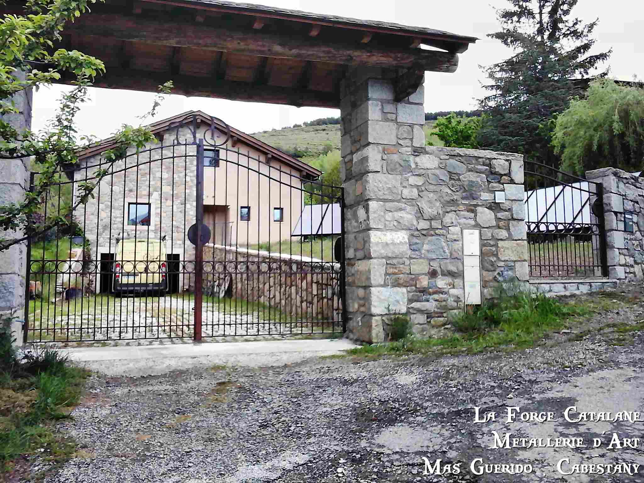 portail ouvrage fer forge catalane barreaudage cintre  forge catalane.jpg